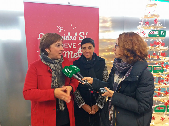 El metro de Granada presenta su campaña de Navidad con la decoración de las estaciones y actividades infantiles